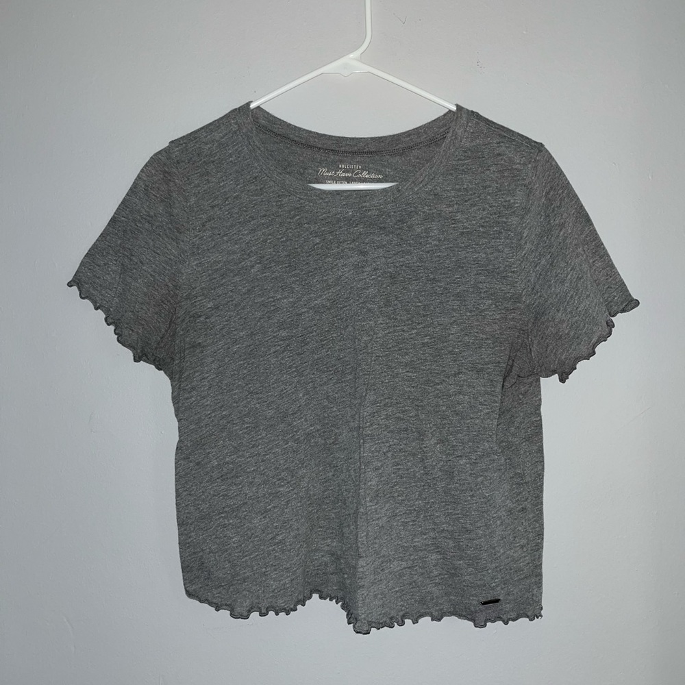 hollister lettuce trim cropped t-shirt